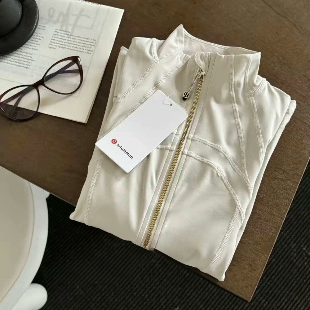 Lululemon Women's Jacket - Picture 2 of 5